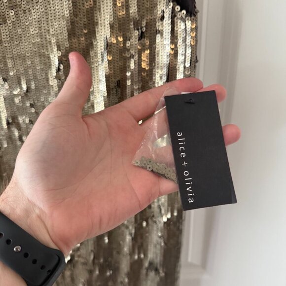 NEW Alice + Olivia NWT Gold Metallic Sequin Shift Dress Size Small Color Gold - Picture 2 of 5